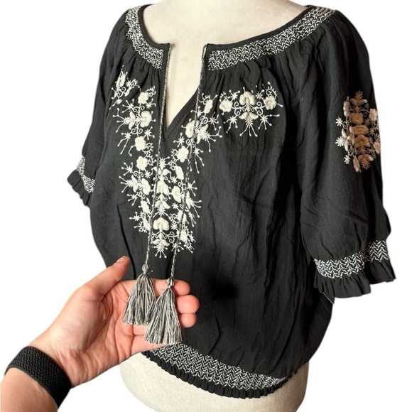 Lucky Brand Gray Embellished Fitted Blouse size medium - Picture 9 of 16